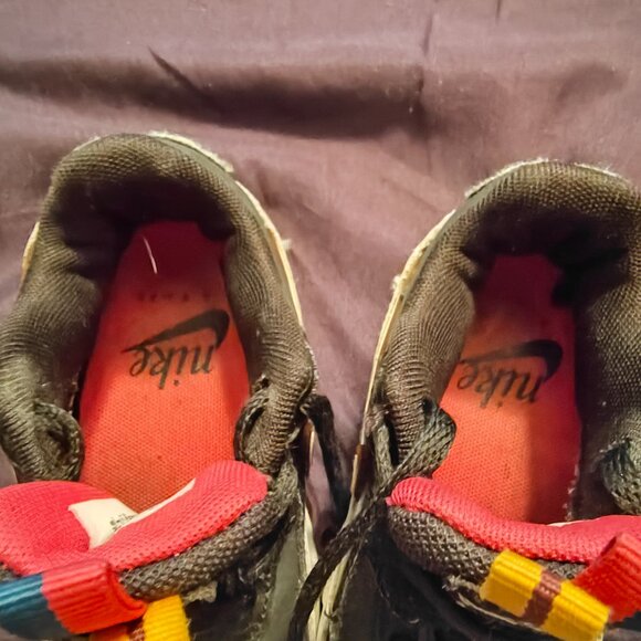 Boys Black, Rose Gold, and White Nike Air Max size 6C - Picture 5 of 5